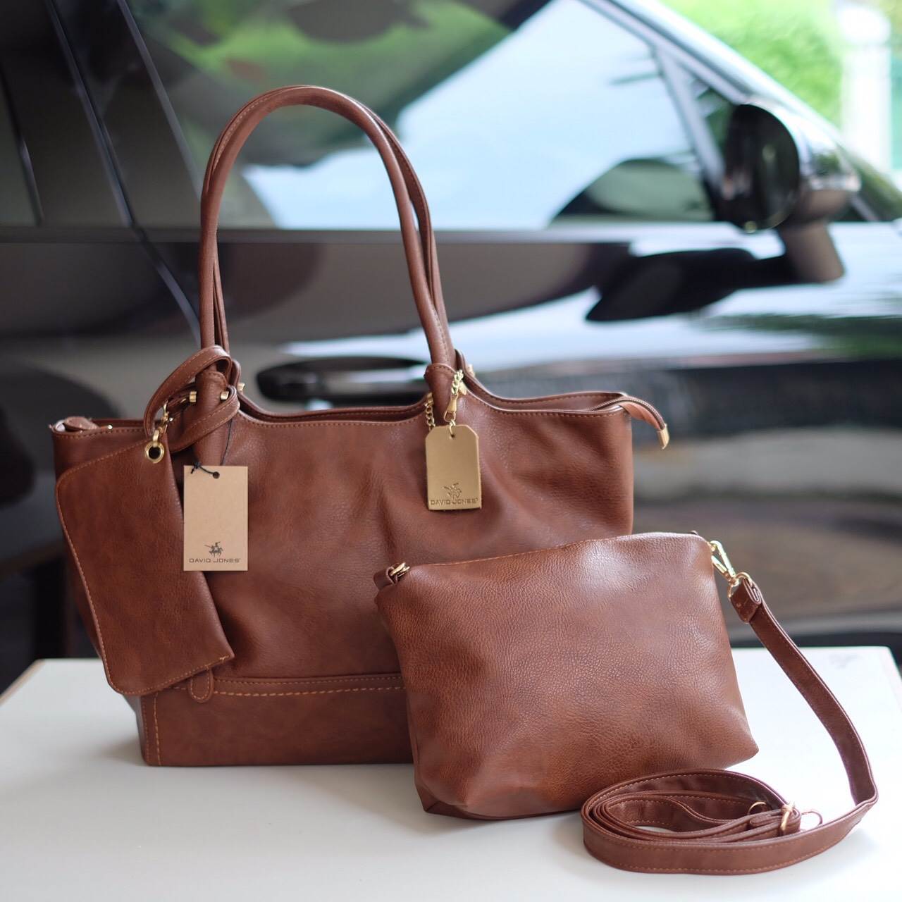 New Arrival ซื้อ 1 ได้ถึง 2 กระเป๋า ทรง Tote จากแบรนด์ David Jones ค่า ทรงนี้ นิยมถือกันมากๆ บอกเลยใบนี้ ของจริงสวยคะ หนังนิ้ม นิ่ม ค่า ดีต่อใจ 😁❤️ 〰〰〰〰〰 รุ่นใหม่ล่าสุด หนังนิ่มมาก ใบนี้ มีใบเล็กแถมให้อีก 1 ใบค่ะ จะถือ หรือสะพายก้อได้ จุของ