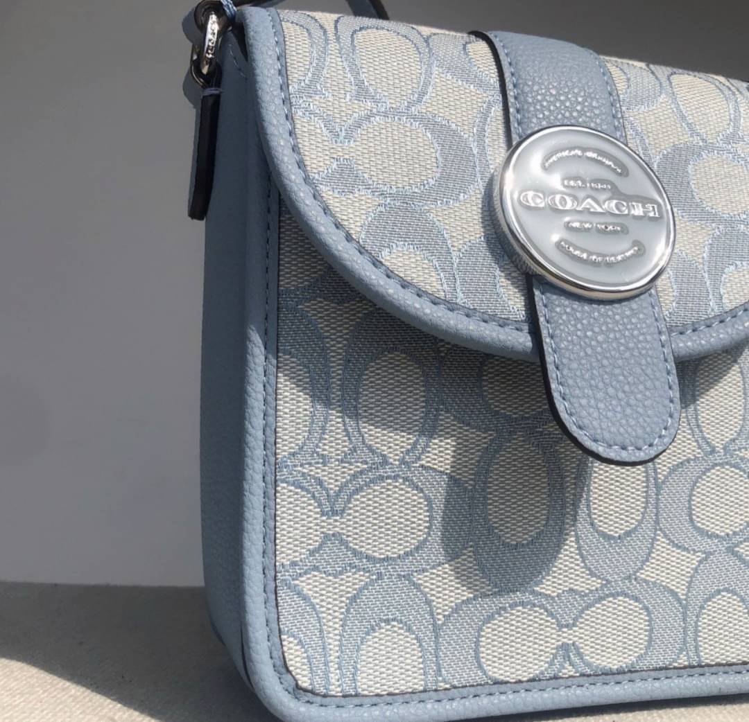 COACH North/South Lonnie Crossbody In Signature Jacquard C8321 ภาพสินค้าถ่ายจากงานขายจริง ใช้งานต่างประเทศได้