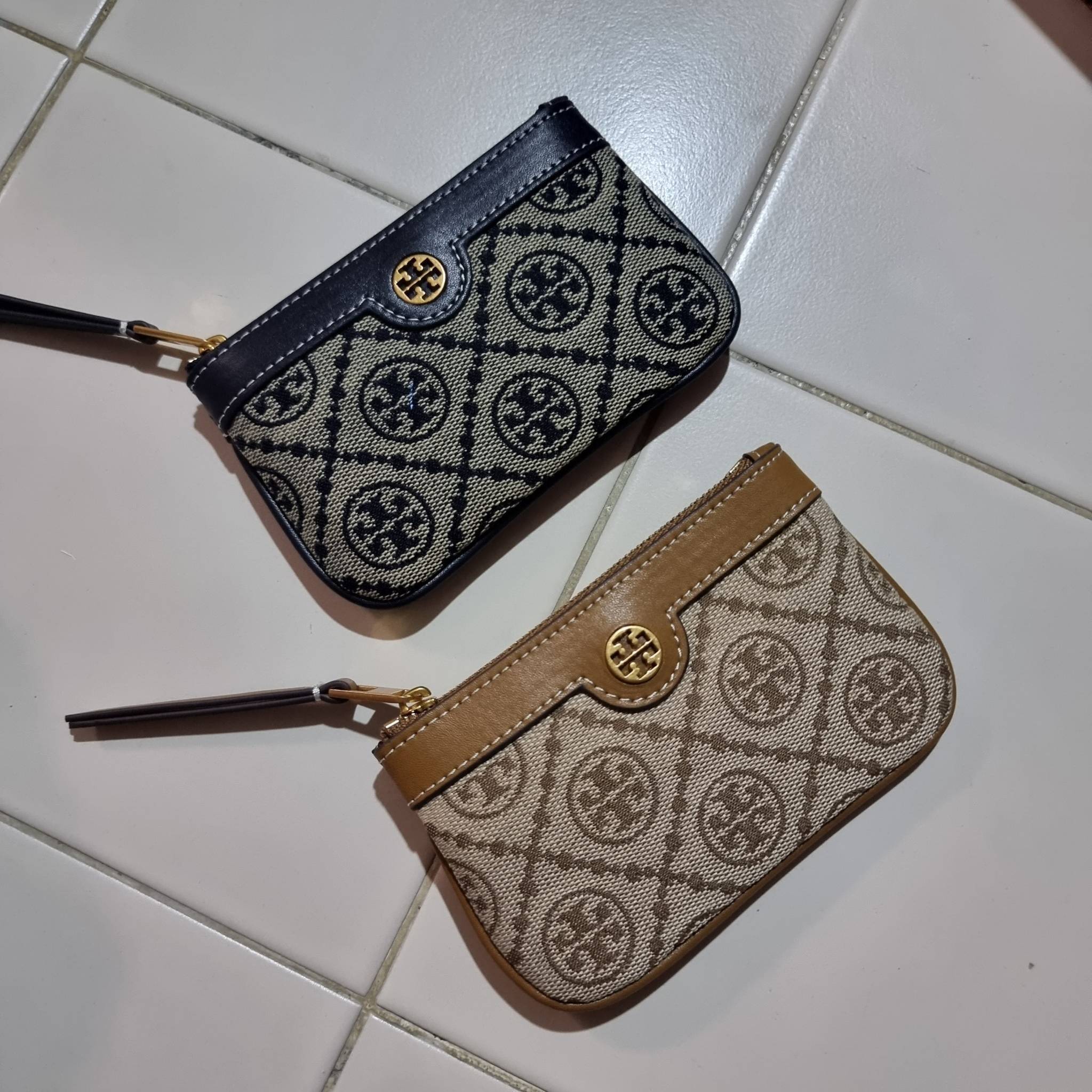 TORY BURCH T MONOGRAM CARD CASE KEY RING ใหม่ล่าสุด กับกระเป๋าเอนกประสงค์สำหรับถนอมบัตร น่ารัก คิ้วท์ๆ ใบจริงน่าใช้มาก