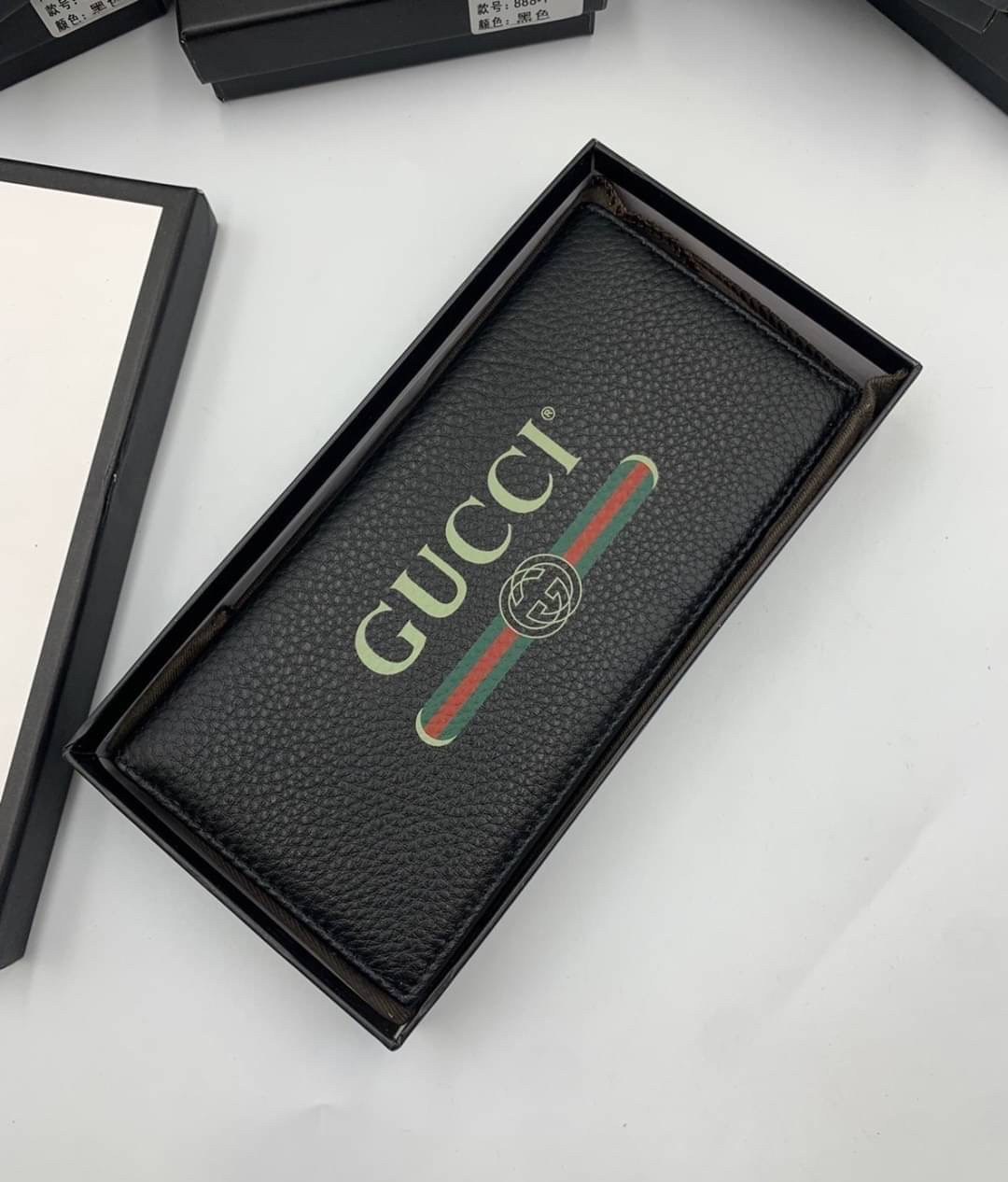 หนังแท้ GUCCI Men Long Wallet รุ่นใหม่ล่าสุด!! หนังสวยเริด ดีงามมากค่าาา กระเป๋าสตางค์ใบยาว ดีไซน์ใหม่ สวยดูหรู ถือใช้กำลังเหมาะมือ ใส่บัตรได้เยอะ ใส่ธนบัตรได้ทุกชนิด มาครบ set พร้อมส่ง!! เป็นไอเท็มที่หนุ่มๆต้องมีจริงๆจ้า 😎😎