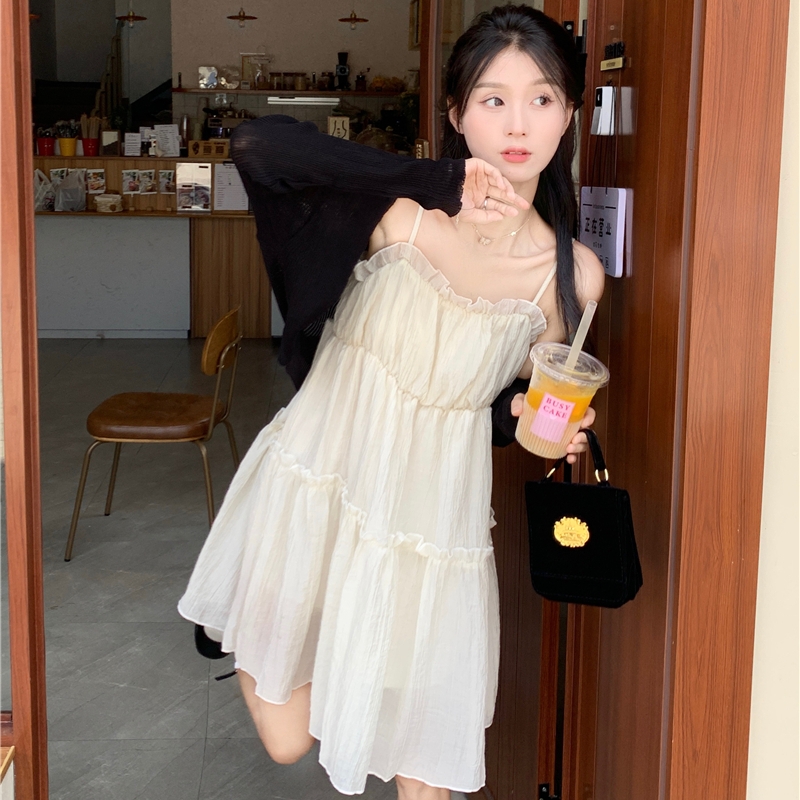 พร้อมส่ง 🍋🎪 Merty dress เดรสกระโปรงสายเดียวสีครีม คาร์ดิแกนสีดำ (IN37836)