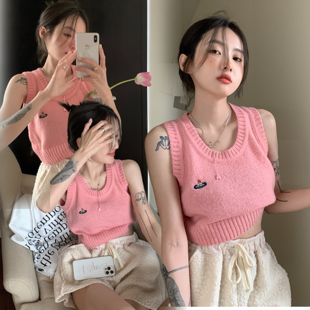 พร้อมส่ง ⛵️🩰 Sakun tops เสื้อกล้ามผ้าไหมพรมสีชมพูปักลายสวยมาก (IN37127)