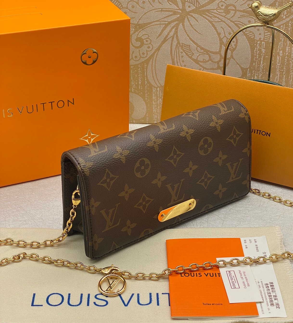 LV Wallet On Chain Lily Monogram Canvas / LV BAG พร้อมส่ง กระเป๋าสะพายทรงพอช คลาสสิค ดีไซน์เรียบหรู งานสวยเป๊ะ **สินค้าเกรดออริจินอล 1:1 สลับแท้
