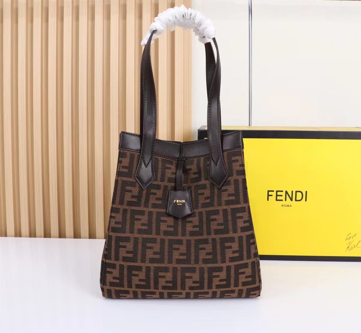 พร้อมส่ง 3 สี FENDI Origami Large Brown FF jacquard fabric bag / FENDI Tote Bag กระเป๋าทรงโท้ทใบใหญ่ สะพายได้2ทรงรูปลักษณ์สวยงามทันสมัย 🧡 เกรดออริจินอล 1:1 สลับแท้
