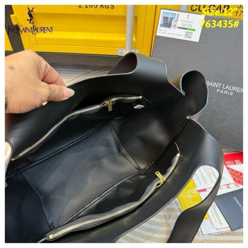 YSL Le 5 À 7 Bea Leather Tote Bag กระเป๋าทรงโท้ทงานหนังเต็มใบ สวยเด่นเป็นเอกลักษณ์มาก ดีไซน์เรียบแต่มากมีอยู่จริง สวยดูแพง ที่ไม่มีตอนนี้คือพลาด