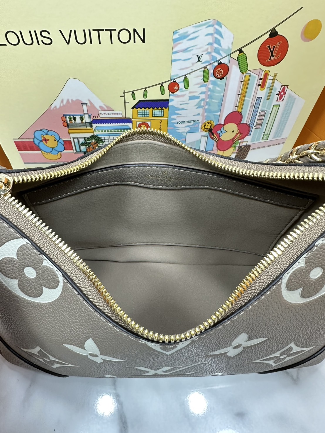 ORI หนังแท้ | LV Boulogne PM bag Monogram Empreinte leather กระเป๋าสะพายสุดไอคอนิกใช้งานได้หลายสไตล์ ประจำฤดูกาลในหนัง Monogram Empreinte มอบทางเลือกในการพกพาที่หลากหลายเช่นเดียวกับรุ่นแคนวาสดั้งเดิม