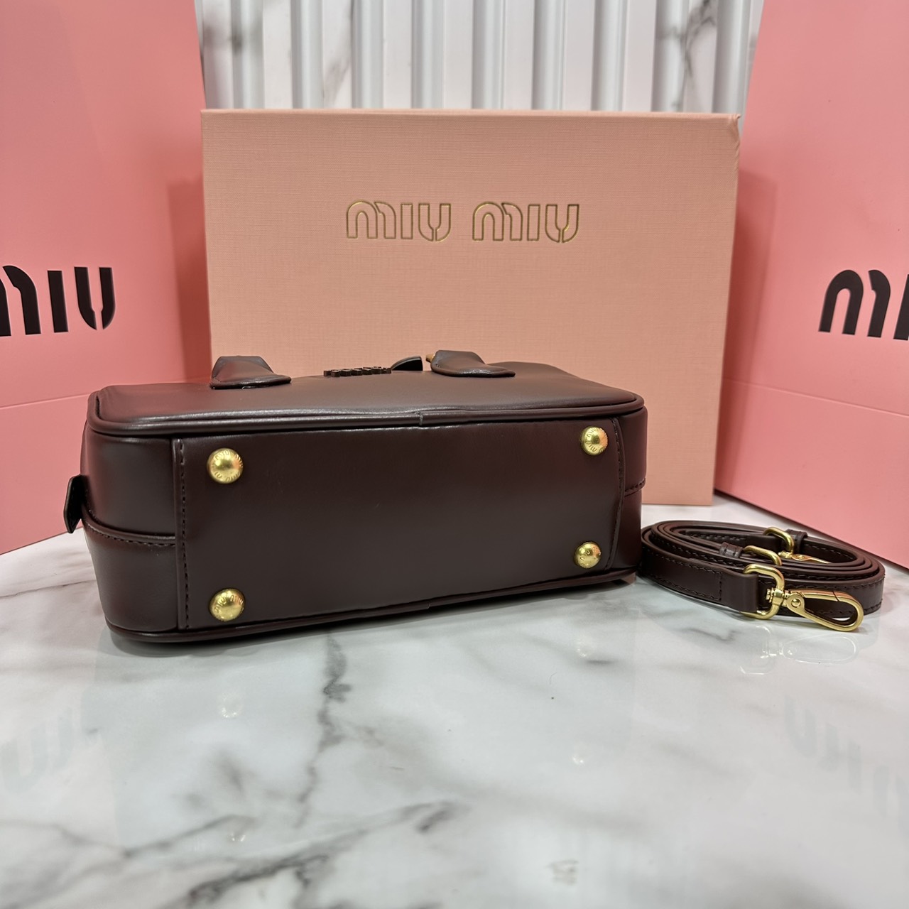 ORI หนังแท้ | MIU MIU Arcadie leather mini-bag Mini 20cm กระเป๋าสะพายทรงโฮโบลุคลูกคุณหรูหรา ไซส์มินิน่ารักๆเก๋ๆ สวยดูแพง หูจับในตัวง่ายและสะดวกพกพา