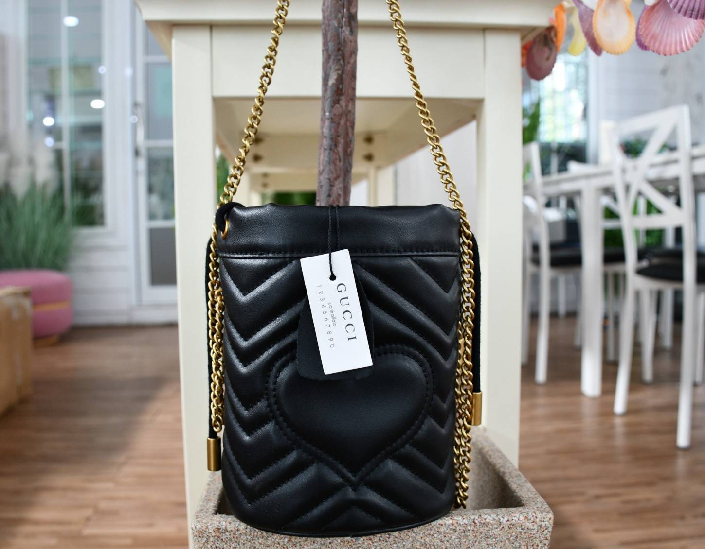 VIP 】Gucci GG Marmont mini bucket bag กระเป๋าสะพายข้าง Premiumgift วัสดุหนังแท้ ด้านในโล่ง มีช่องใส่บัตร3ช่อง ใส่กระเป๋าตังค์ ใส่โทรศัพท์ Iphone+ ได้ สายโซ่ยาว Crossbody ได้ ถอดสายได้ น้ำหนักเบา มาพร้อมถุงผ้าแบรนด์ ใบนี้คือที่สุด คุณหนูมากมาย ไม่ควรพลาดเล