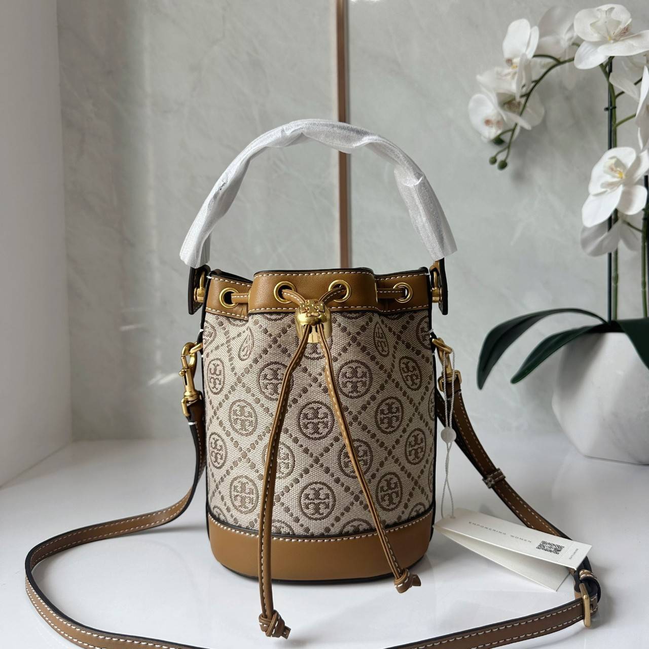 TORY BURCH T MONOGRAM JACQUARD MINI BUCKET BAG กระเป๋าทรงบัคเก็ตไซส์มินิ ทรงยอดนิยมขนาดน่ารัก