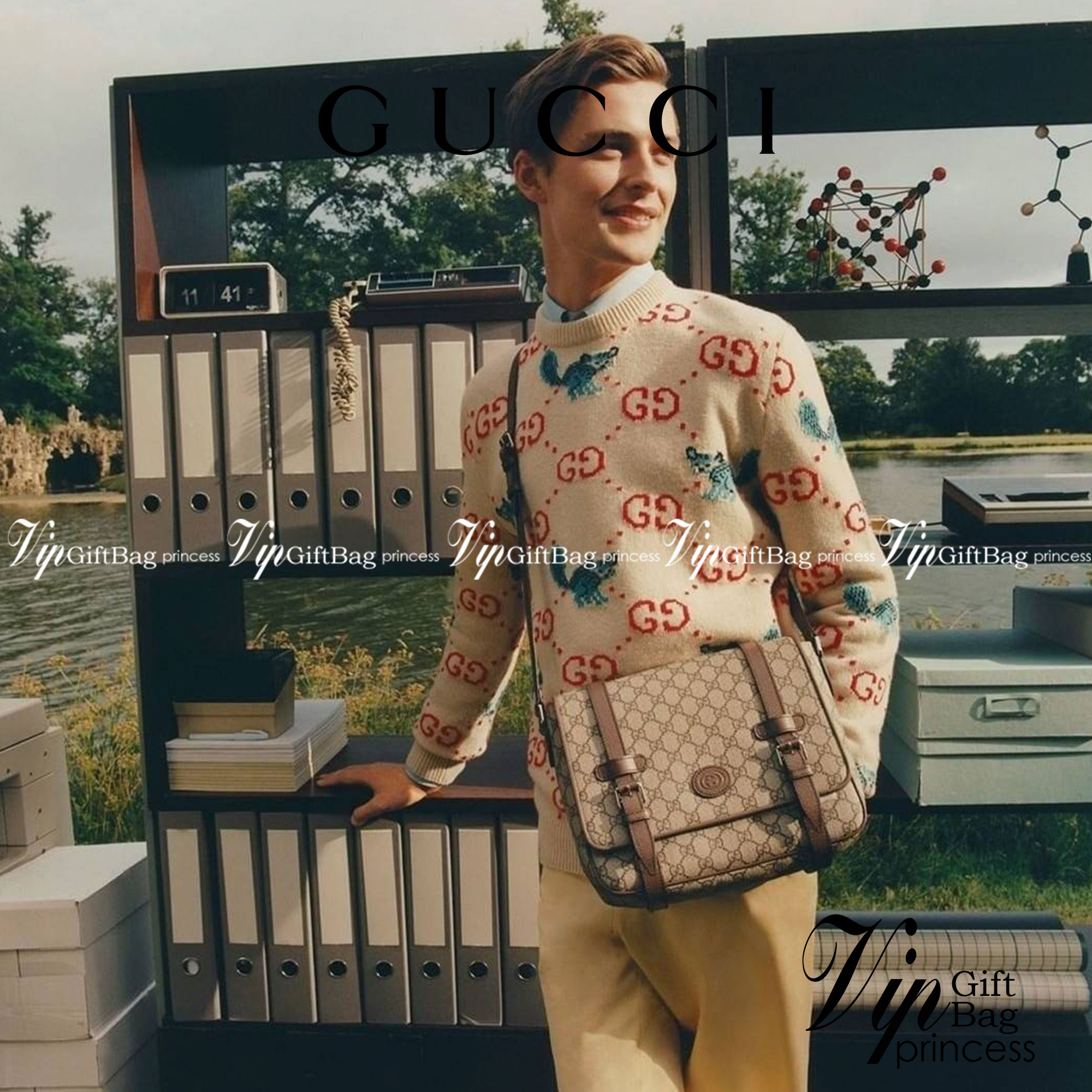 Gucci GG Supreme messenger bag GC MESSENGER VINTAGE BAG กระเป๋าสะพายข้างทรงแมสเซนเจอร์ ย้อนยุค ลุคผู้ดีแบบลูกคุณ ดีไซน์ unisex ใช้ได้ทั้งชายและหญิง พรีเมี่ยมกิ๊ฟวีไอพี วัสดุหนังแคนวาส ใช้งานง่ายด้วยฝาเปิดกระดุมแม่เหล็ก ด้านหลังมีช่องเก็บของจุกจิกได้ ภายใน