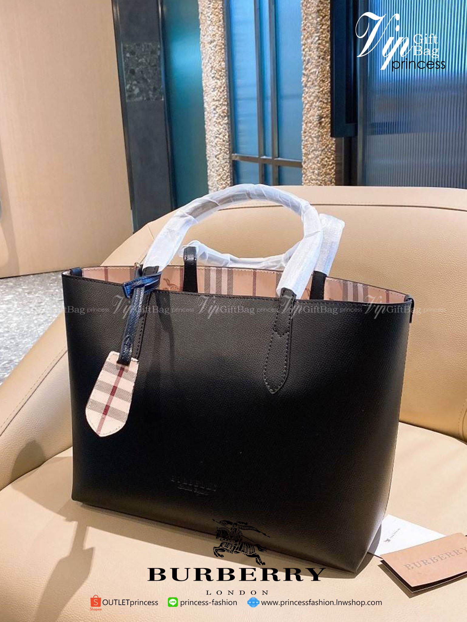 BURBERRY Leather Haymarket Check Medium Reversible Tote Bag กระเป๋าสะพายไหล่ทรงช้อปปิ้ง ทรงคลาสสิค ฮิตตลอดกาล