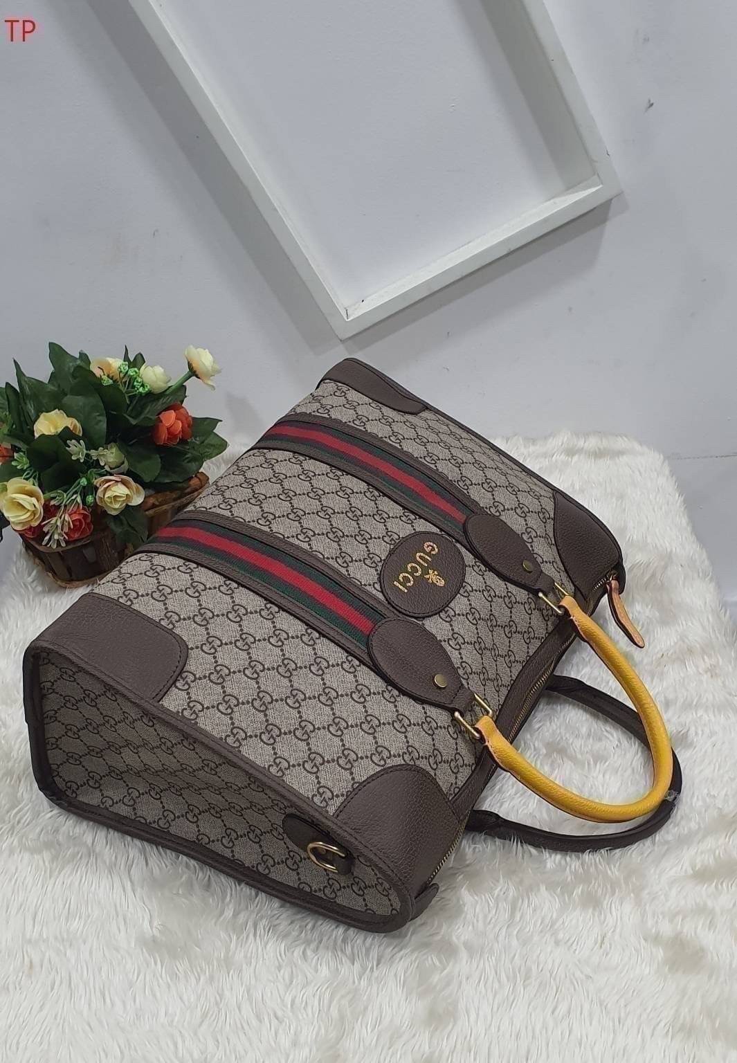GUCCI Neo Vintage Monogram Travel Bag / Gucci Duffle bag กระเป๋าเดินทางใบใหญ่ มาพร้อมสายสะพายที่สามารถถอดได้ ให้คุณเลือกสะพายไหล่หรือถือได้