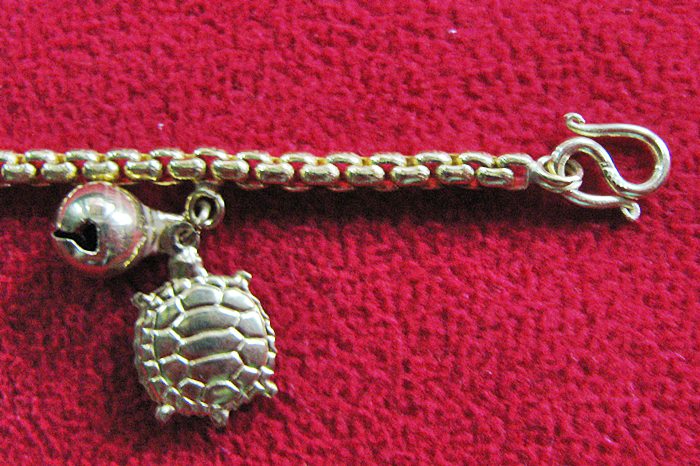 สินค้าจองค่ะ สร้อยข้อมือทองเหลือง+จี้เต่าค่ะ