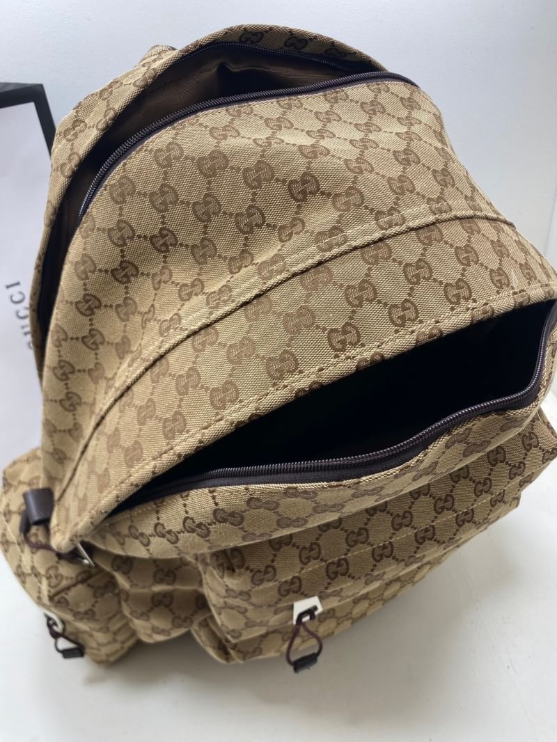 GUCCI Medium backpack with Gucci logo กระเป๋าเป้ขนาดกลาง ทรงใบใหญ่เอาใจสายจุ Best seller Unisex backpack งานผ้าแคนวาสพิมพ์ลาย GG สวยเด่นเป็นเอกลักษณ์ ใช้ได้ทั้งหนุ่มๆและสาวๆ ใบนี้คุ้มค่าราคามากๆ