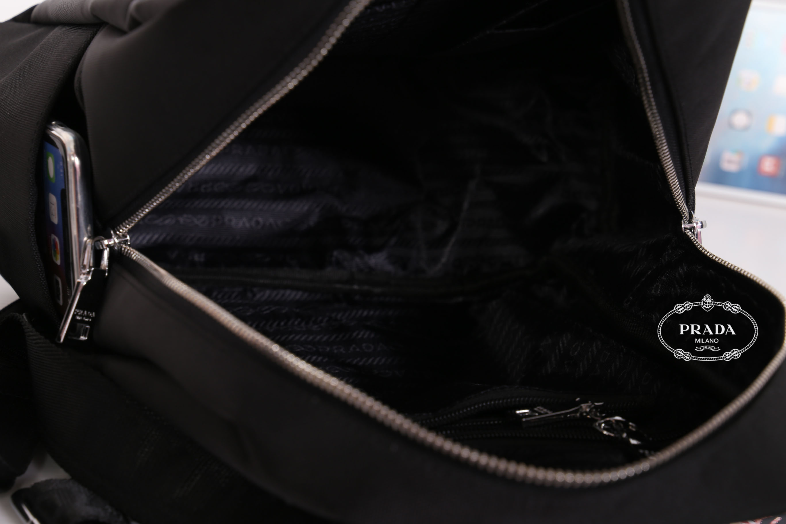 PRADA NYLON BACKPACK กระเป๋าเป้ Limited edition VIP Gift With Purchase (GWP) จากเคาน์เตอร์แบรนด์วัสดุ Nylon&Polyester เนื้อหนาคุณภาพดี น้ำหนักเบา ด้านหน้าประดับโลโก้แบรนด์ เปิดปิดด้วยซิป หูจับคุณภาพดีแข็งแรง สายสะพายหลังลายแบรนด์เลื่อนปรับได้ ด้านในโล่งกว