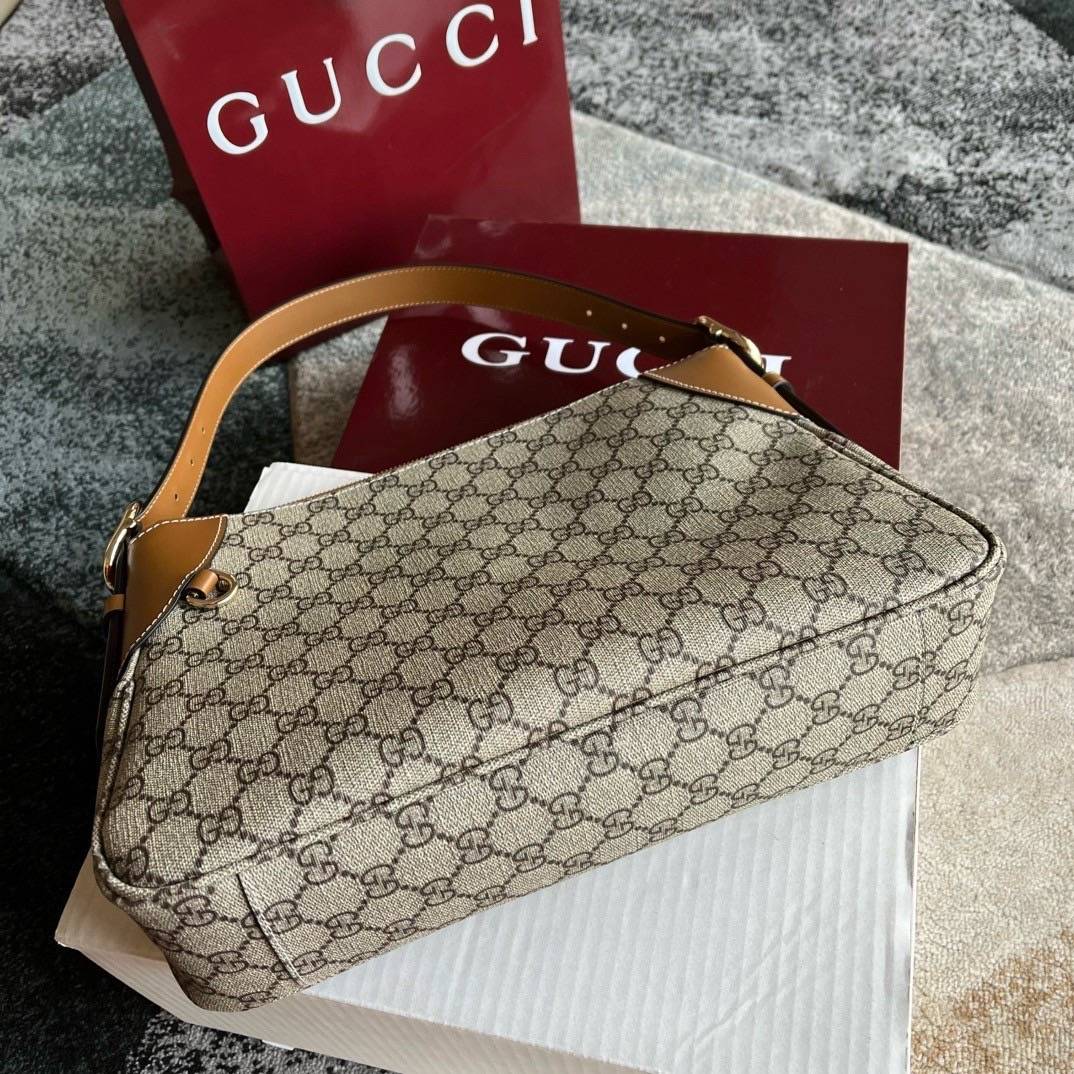 สลับแท้ GUCCI GG Emblem medium shoulder bag กระเป๋าสะพายทรงใหม่สวยคลาสสิค เกรดหนังแท้ แคนวาสแท้ พิมพ์ลายคมชัด 🤍 เกรดออริจินอล สลับแท้