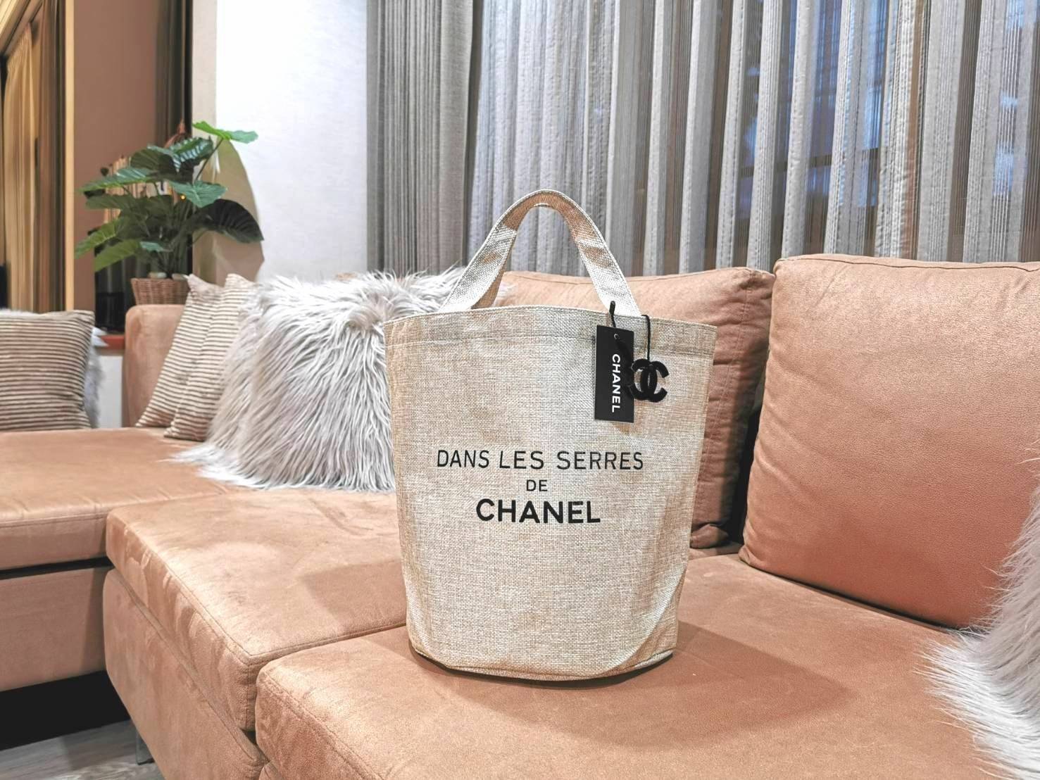 มาแล้วค่ะ! Chanel GWP New items ที่สาวๆพรีกันมาเยอะ Don't Miss! New Arrivals! Chanel DANS LES SERRES DE CHANEL Nylon Shopping Bag VIP Gift Event GWP พรีเมี่ยมกิ๊ฟรุ่นใหม่ล่าสุดคอลเลคชั่น DANS LES SERRES จาก Chanel Exhibition ใบใหญ่กำลังดีวัสดุ Nylon 