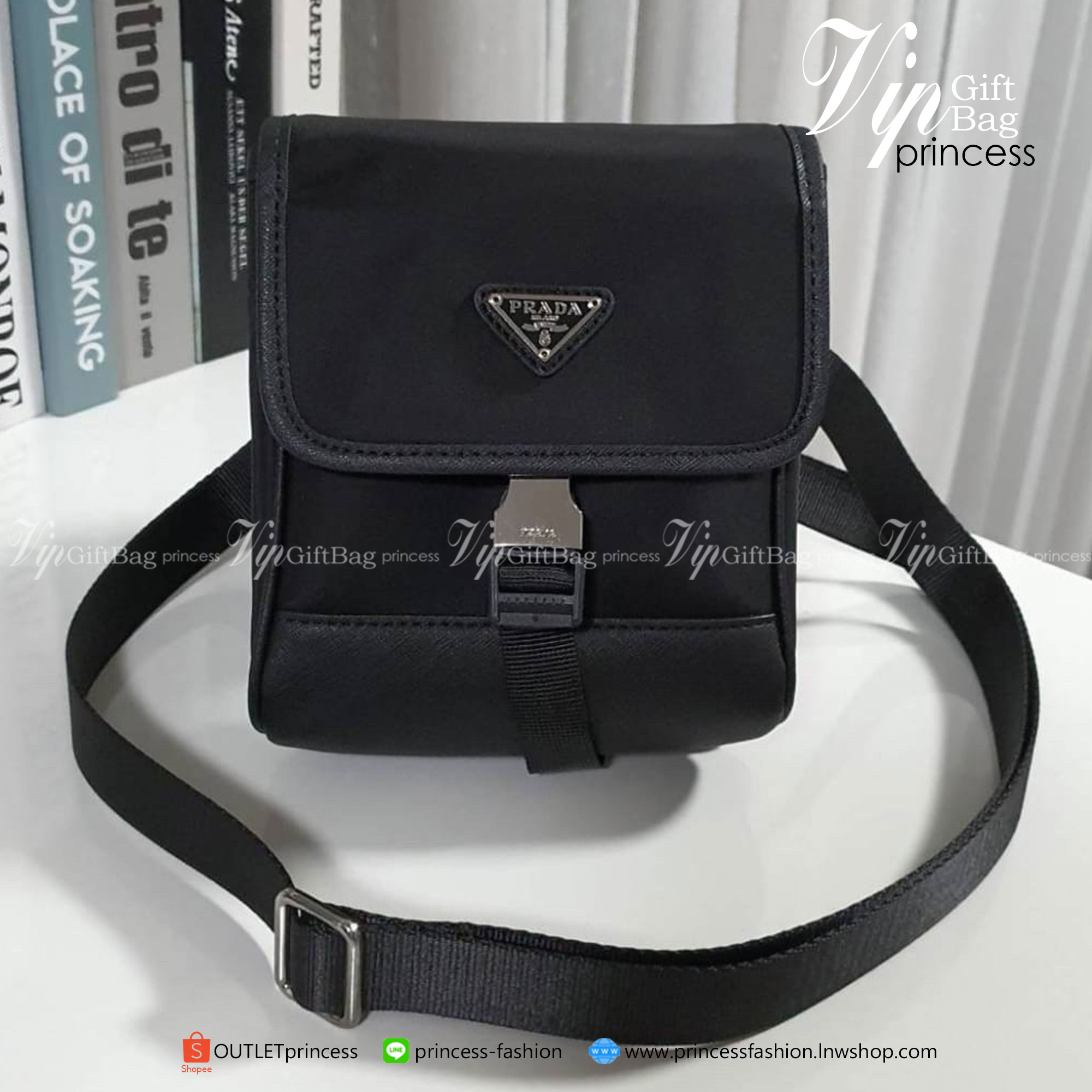 รุ่นใหม่ล่าสุด 2020 !!! Prada crossbody nylon bag ขนาดกะทัดรัด พกพาสะดวก