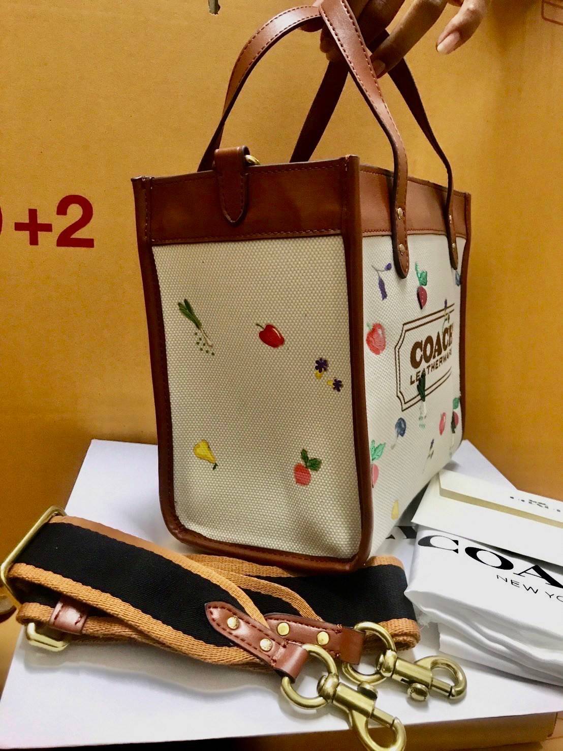 COACH FIELD TOTE 22 WITH GARDEN EMBROIDERY COACH BADGE
