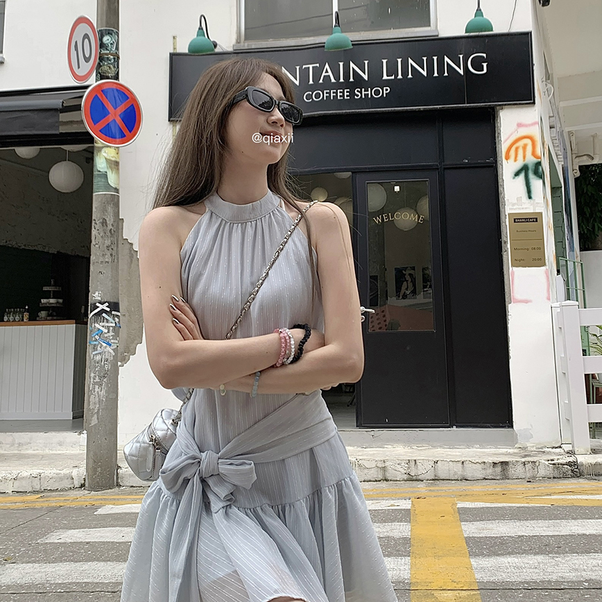 พร้อมส่ง 🫐 Jane dress เดรสแขนกุดสีเทาช่วงเอวเป็นผ้าผูกโบว์เข้ารูป (IN38742)