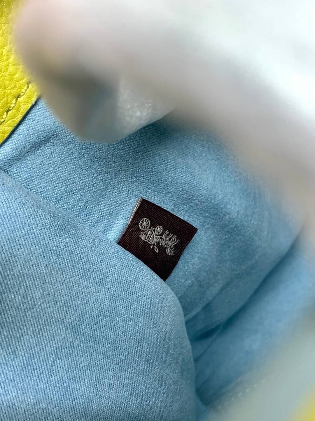 COACH FIELD TOTE 30 IN COLORBLOCK WITH COACH BADGE ((C0777)) พร้อมส่งอีกครั้ง! ไม่มีสักใบยังไงไหว สีคือผู้ดี แจ่มใส ละมุนตา ไม่ฉูดฉาด แถมคุณภาพเต็ม100 เหมือนเดิมเลยค่ะ! กระเป๋าทรงTote ใบใหญ่ หนังแท้อย่างดี ลายหนังสวยมากๆ หลงรักแน่นอน คอนเฟิร์มค่าา! สีที่ใ