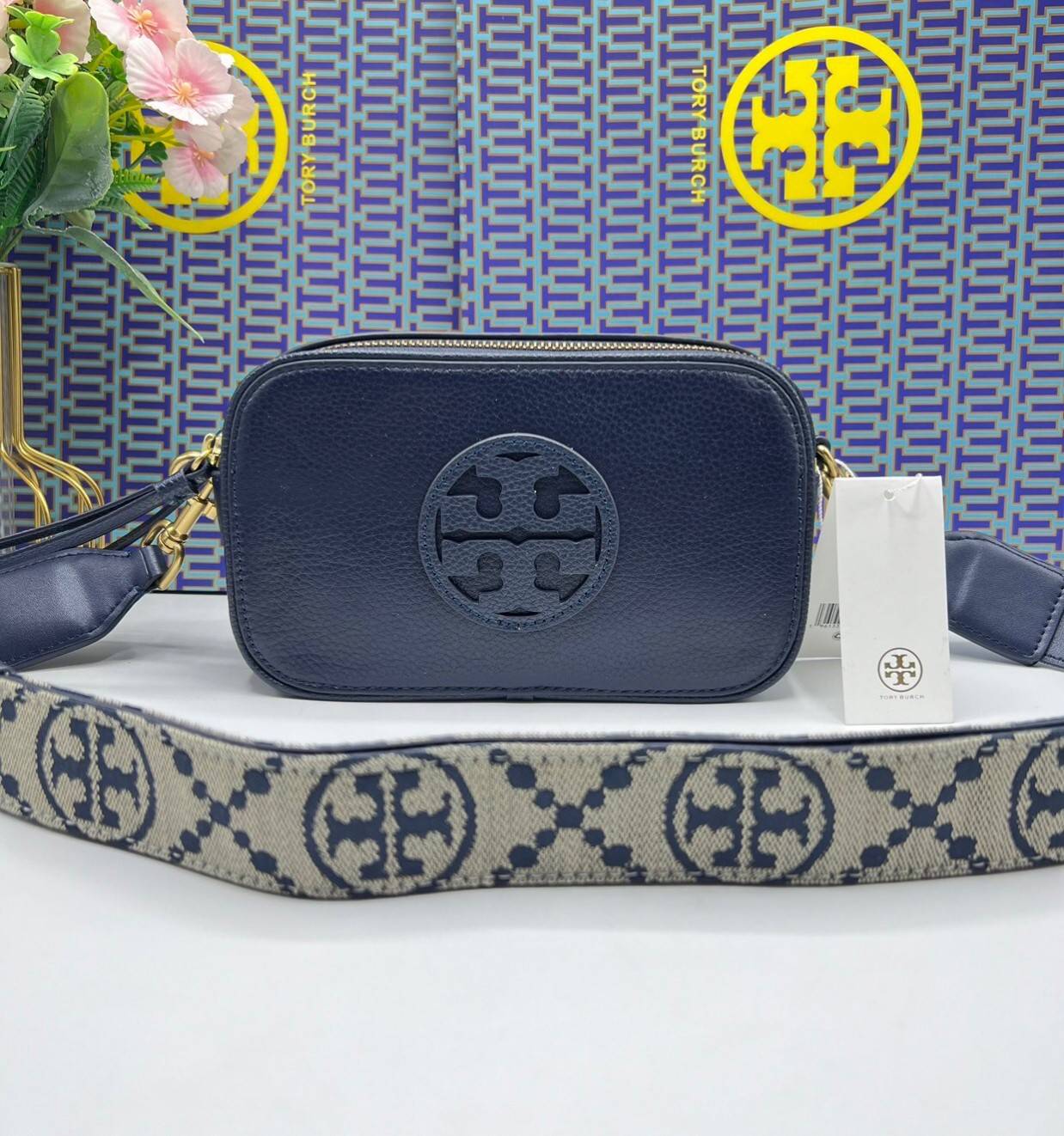 TORY BURCH Miller Mini Crossbody Bag / TORY CAMERA BAG / TORY BAG พร้อมส่ง 5 สี กระเป๋าสะพายใบเล็กมินิมอลในรูปทรงใหม่ที่คล่องตัว