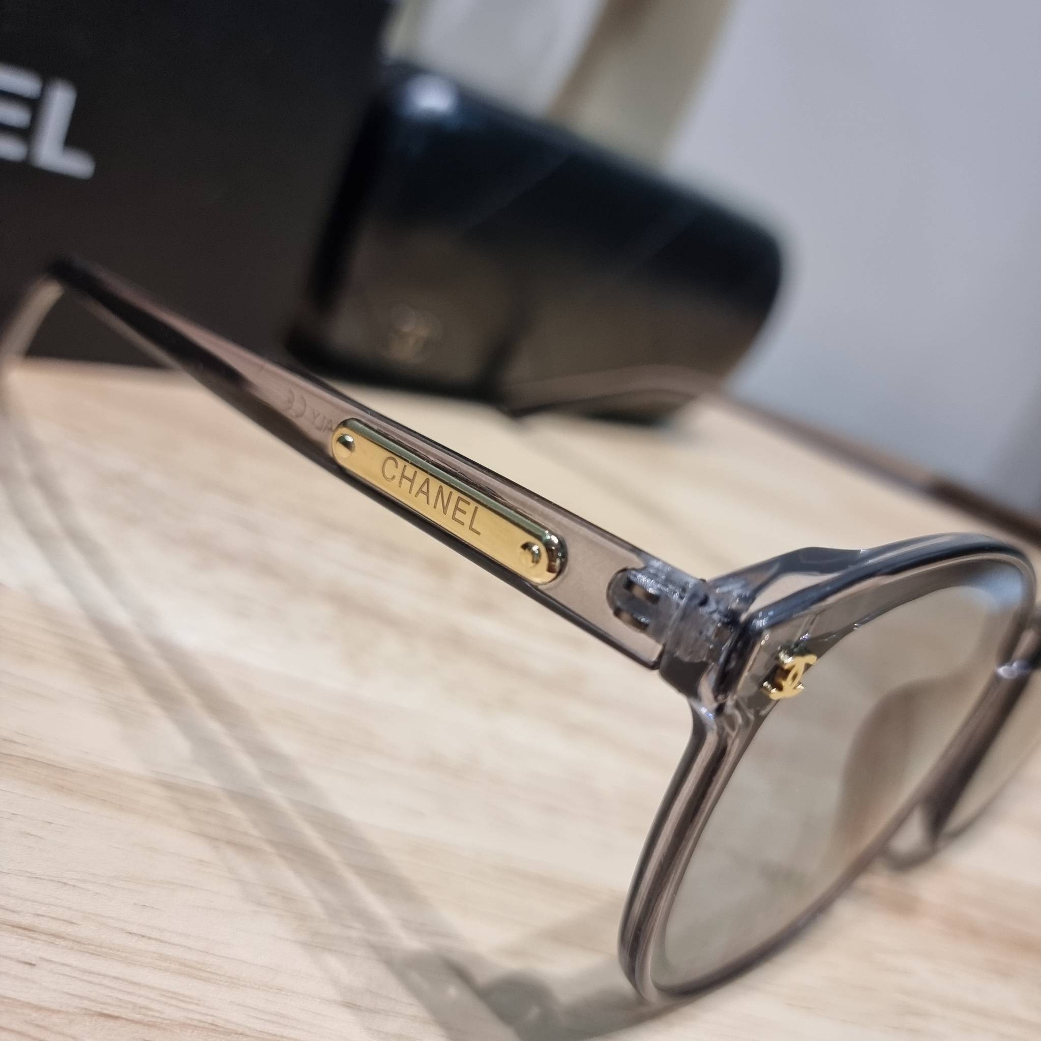 Chanel eye-glasses UV protection gift Box set สุดคุ้ม มาพร้อมอุปกรณ์ครบเซ็ท ดีไซน์ชิคมากแม่!! รับรองไม่ซ้ำใคร ใส่เสริมโหงวเฮ้ง ดูผู้ดี มีพกติดตัวไว้ไม่ตกเทรนด์ ใช้ได้ทุกโอกาส ทุกสถานการณ์ ใส่ที่บ้านถนอมสายตา