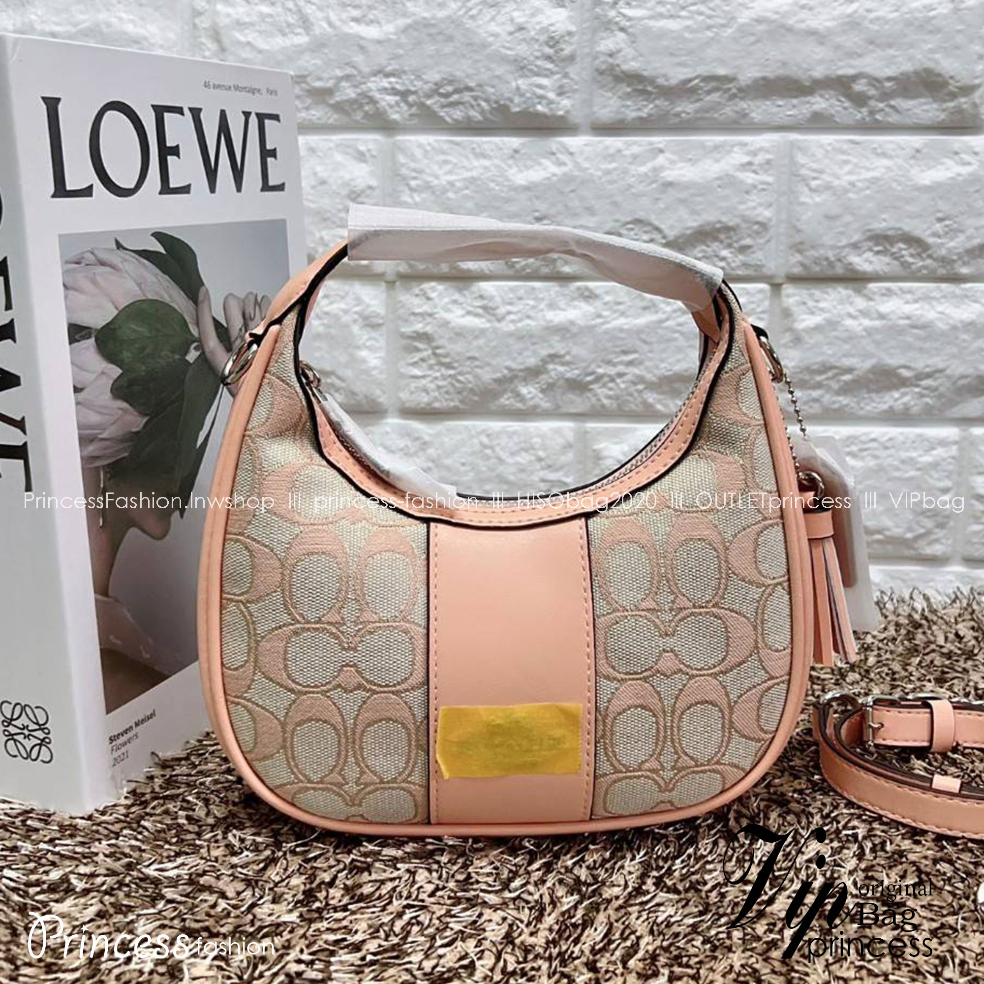 COACH CARMEN MINI CROSSBODY IN SIGNATURE JACQUARD กระเป๋ารูปทรงพระจันทร์โค้งมน น่ารักน่าใช้มากๆ!! เกรดท็อปออริ เกรดดีสุด สลับแท้ 1:1 ใช้ต่างประเทศได้