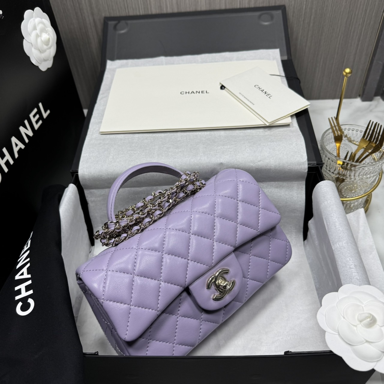 ORI | หนังแท้ Chanel Mini Classic Handbag With Top Handle กระเป๋าสะพายรุ่นคลาสสิกพร้อมหูจับถนัดมือ สวยเรียบหรู 🤍 สินค้าเกรดออริจินอล เทียบแท้