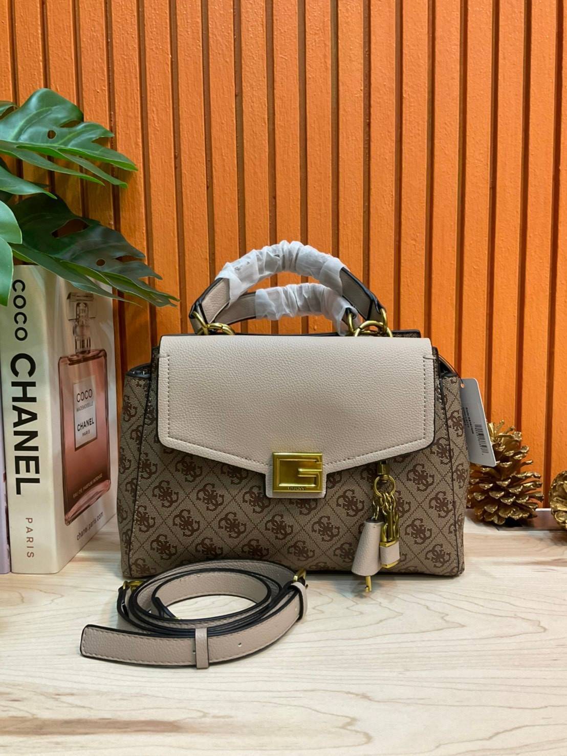 ของแท้ 100% NEW ARRIVAL!!! GUESS FACTORY VALY GIRFRIEND SATCHEL BAG กระเป๋าถือหรือสะพายรุ่นใหม่ล่าสุด Latte