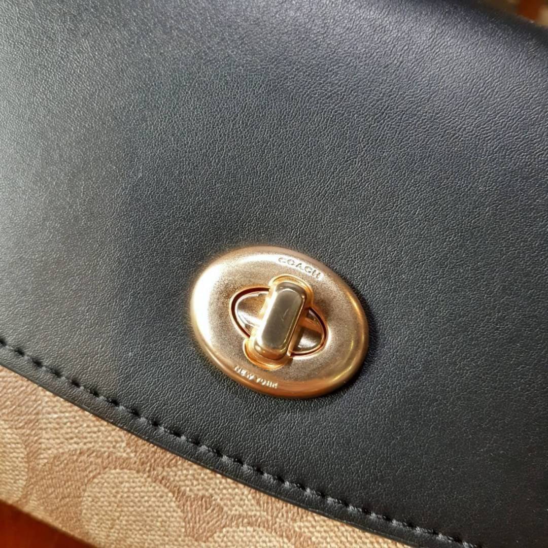 COACH TILLY SATCHEL 23 IN SIGNATURE CANVAS ((C1802//C1439/C1435)) กระเป๋า crossbody สวยหรู ขนาดใหม่ พร้อมสีมาใหม่!! ดีไซน์ย้อนยุค วัสดุหนังแคนวาสเคลือบลายสลับหนังแท้ มาพร้อมหูจับในตัว และสาย crossbody ปรับได้ตามตัว เปิด-ปิดด้วยตัวบิดล็อค ภายในโล่ง บุกำมะห