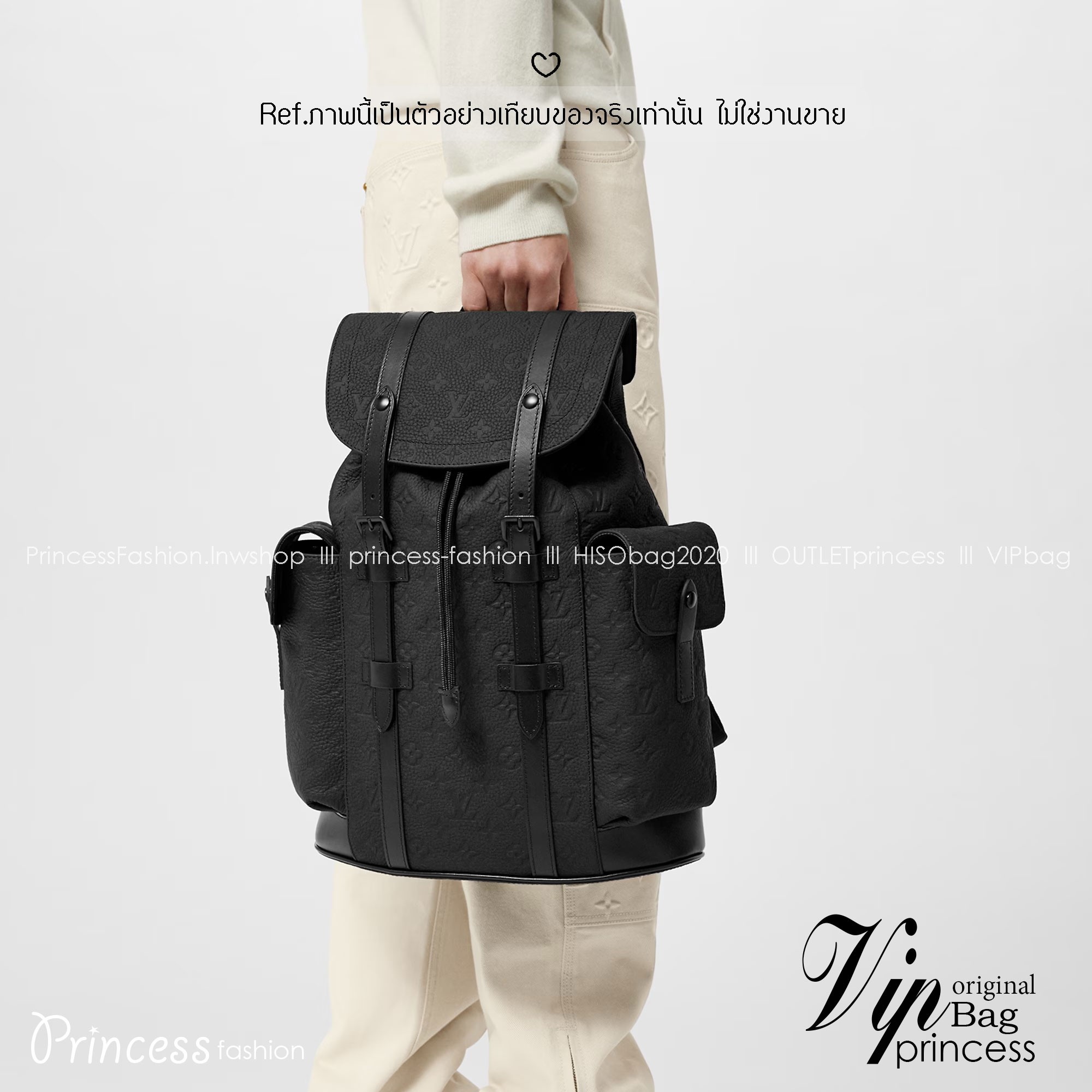 LV Christopher MM Backpack กระเป๋าเป้สะพายหลังขนาดกลาง สีดำเต็มใบสวยคลาสสิก ปั้มลายโมโนแกรม ตอบโจทย์การใช้งานด้วยช่องกระเป๋าด้านข้าง 2 ช่อง ดีไซน์กระดุมกดและสายรูดเพิ่มความปลอดภัยในการพกพาสิ่งของด้านใน