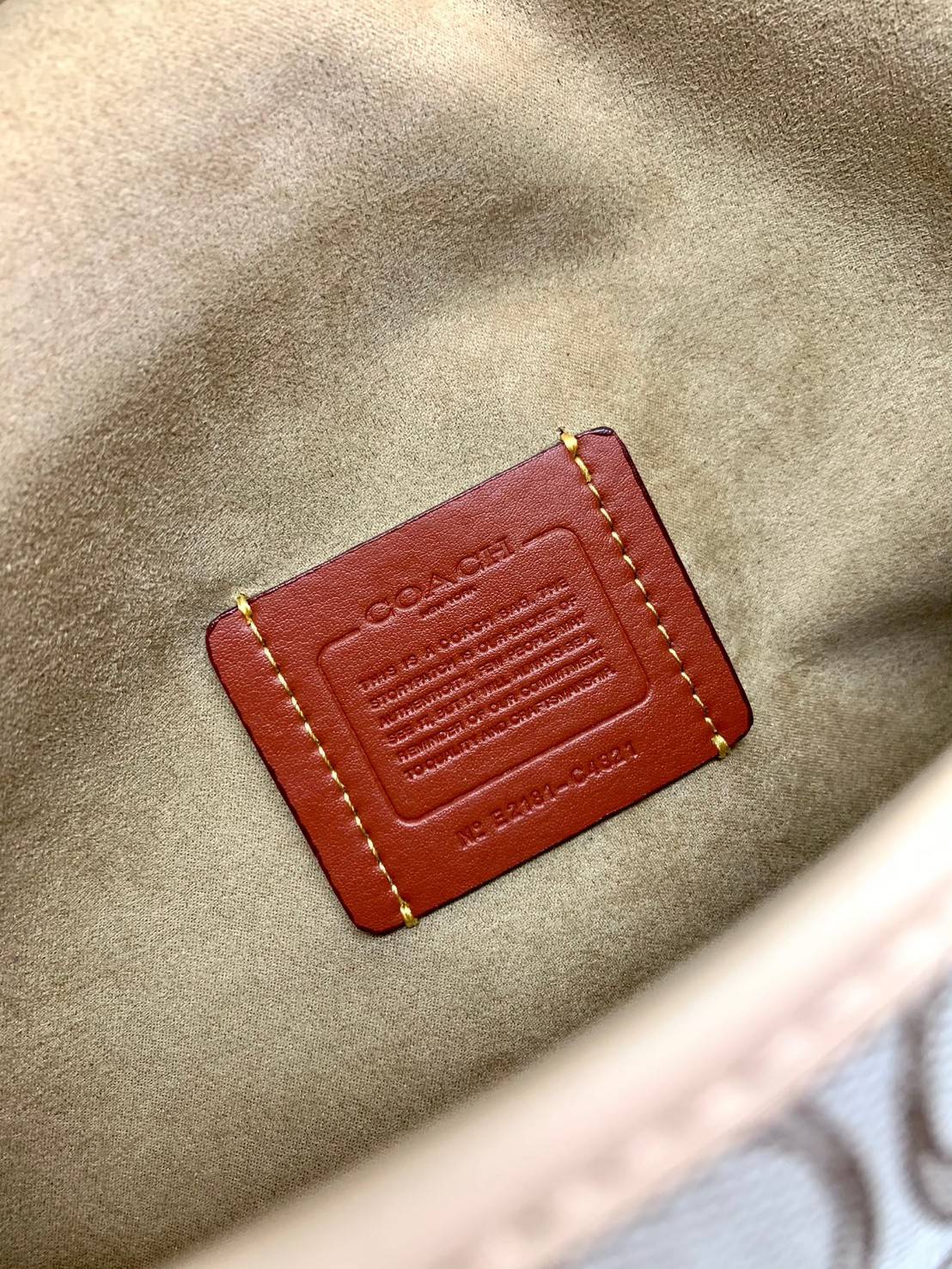 สวย คลาสสิคมากๆจ้าา COACH SOFT TABBY EUROPEAN CLASSIC UPGRADE PORTABLE BAG((C4821)) พร้อมส่งทันทีค่ะ สินค้าออกใหม่!! กระเป๋าหิ้ว//สะพายข้างได้ สุดคุ้ม! วัสดุ jacquard+หนังแท้ ได้สวยงาม คลาสสิคมากๆค่ะ น้ำหนักเบา เปิดปิดแบบกระดุมแม่เหล็กเป็นอะไหล่โลโก้แบรนด