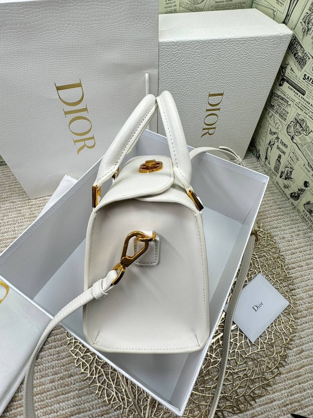 DIOR SMALL BOSTON BAG White Box Calfskin / DIOR Box Bag พร้อมส่ง กระเป๋าสะพายทรงกล่อง New for Winter 2023 คอลผู้ดี สวยหรู ตอบโจทย์และแมทช์ได้กับทุกลุคทุกสไตล์
