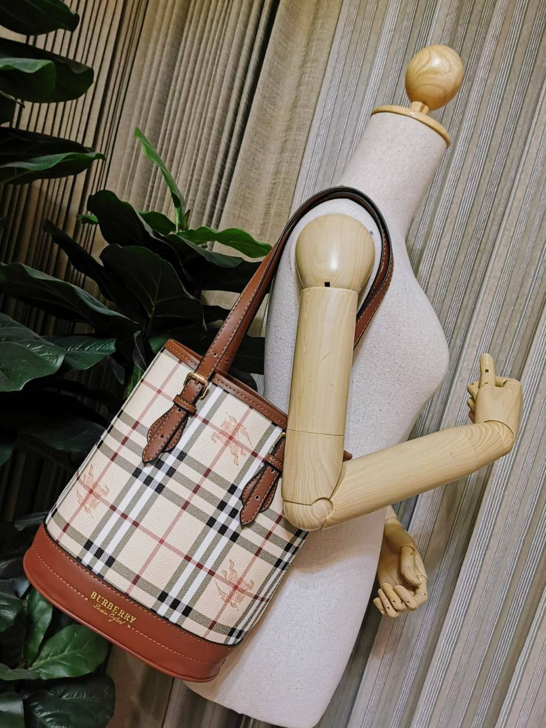 BURBERRY FRAGRANCES VINTAGE BAG กระเป๋าสะพายทรงวินเทจ