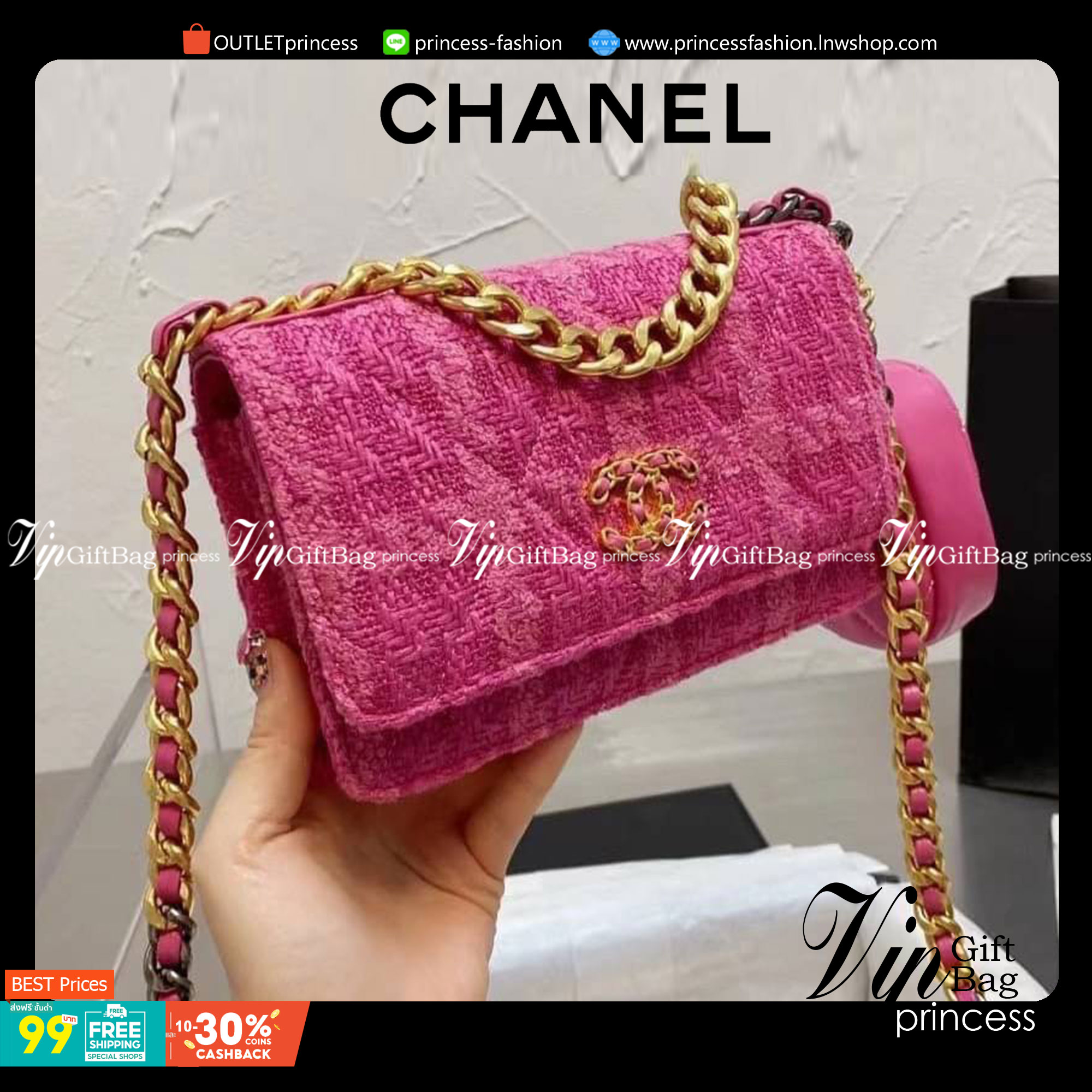 Chanel อเนกประสงค์ รุ่น Limited edition ลายวินเทจ พร้อมใบเล็ก หนังแท้ น้ำหนักเบา มีช่องใส่ของจุกจิก เปิดปิดด้วยฝาปิดกระดุม มีช่องใส่บัตร ช่องซิป ใส่กระเป๋าสตางค์ใบยาว ได้ค่ะ ตัวจริงสวยมากๆถูกใจรีบจองนะคะ ใส่มือถือได้ทุกรุ่น สายสะพายยาวคู่ สะพายได้สองแบบ ป