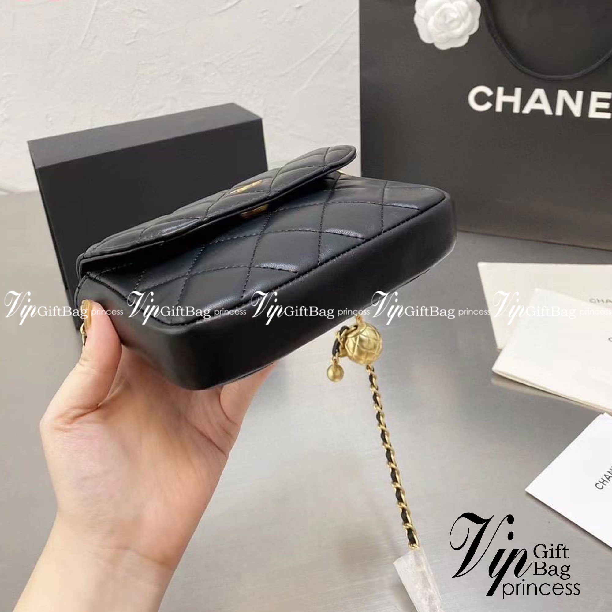 Chanel Pearl Crush with Chain / Chanel Mini crossbody bag กระเป๋าสะพายข้างหรือสะพายเป็นครอสบอดี้ รอบนี้เข้า 5 สีเลย ได้ใบนี้ไปถือออกงาน ก็สวยหรูดูแพงสุดๆค่า!!