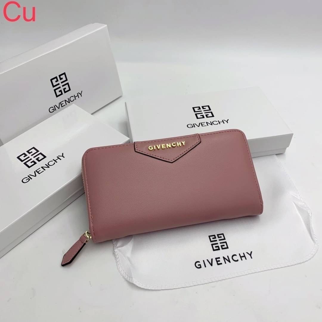 GIVENCHY Long Wallet Zip-around กระเป๋าสตางค์ยาวจีวองชี ซิปรอบ ภาพถ่ายจากงานขายจริง Inside bill slots card slots center zip pocket.