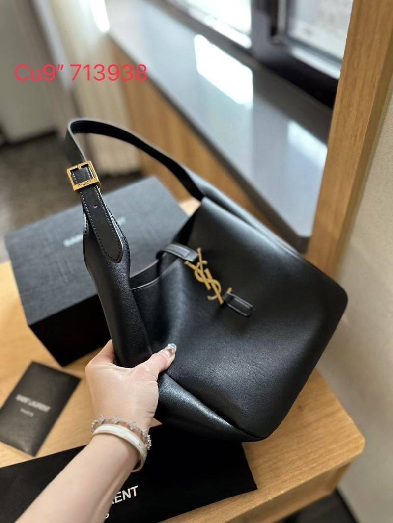 YSL HOBO BAG / YSL LE 5 À 7 SOFT IN SMOOTH LEATHER กระเป๋าสะพายทรงโฮโบ สวยฟาด ดาเมจคือร้อนฉ่าสุดๆ! ดีไซน์สุดคลาสสิค ควรมีที่สุดค่า