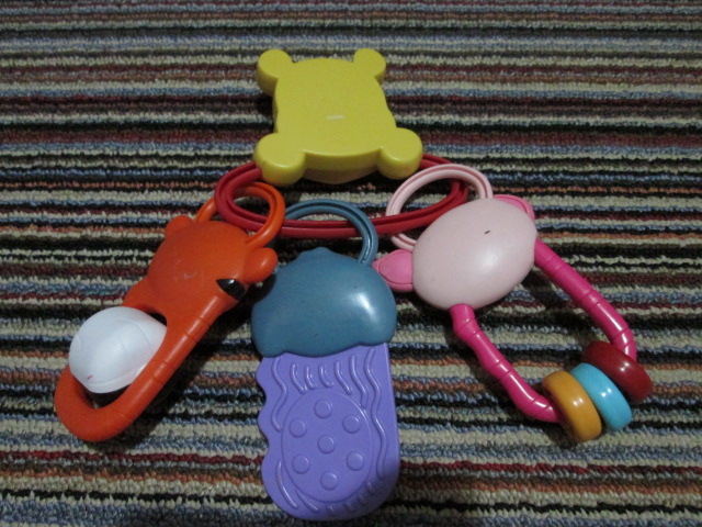 KIDS FISHER PRICE WINNIE THE POOH FRIENDSHIP ACTIVITY KEYS BABY TEETHING TOY