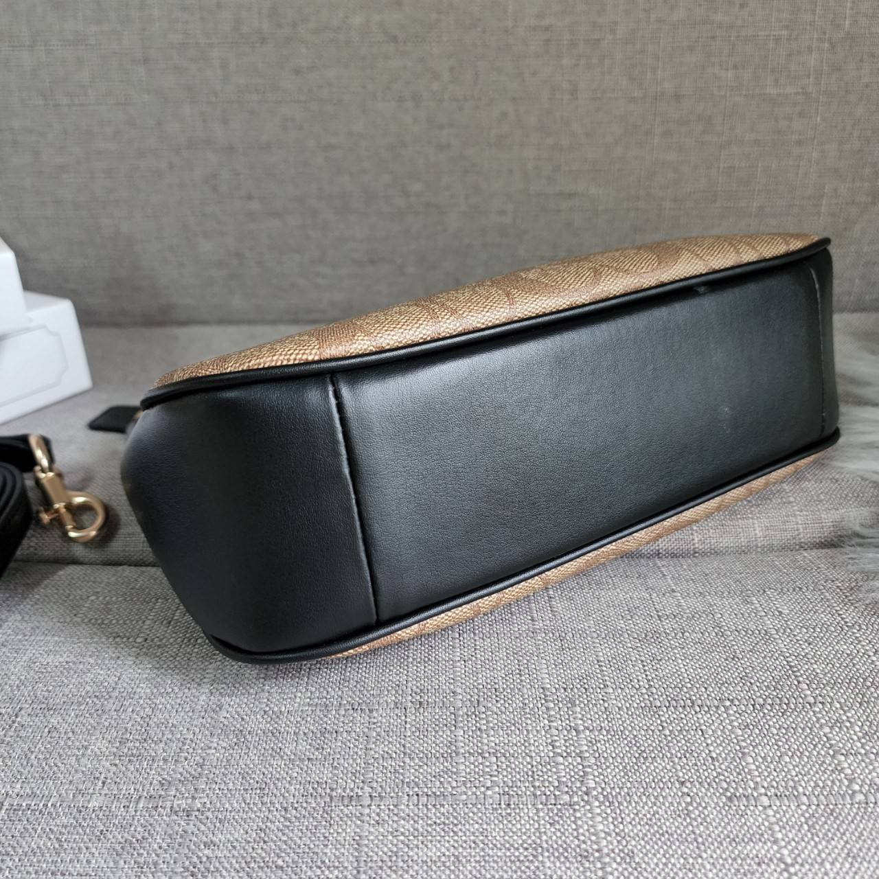 พร้อมส่งครบสี สวยทุกสีเลยค่า😘 ((CA173//CA209//CA548)) COACH TERI SHOULDER BAG 🔹กระเป๋าทรงพอช ในรูปแบบหนังแท้ หนังนิ่มสวยมากค่ะ