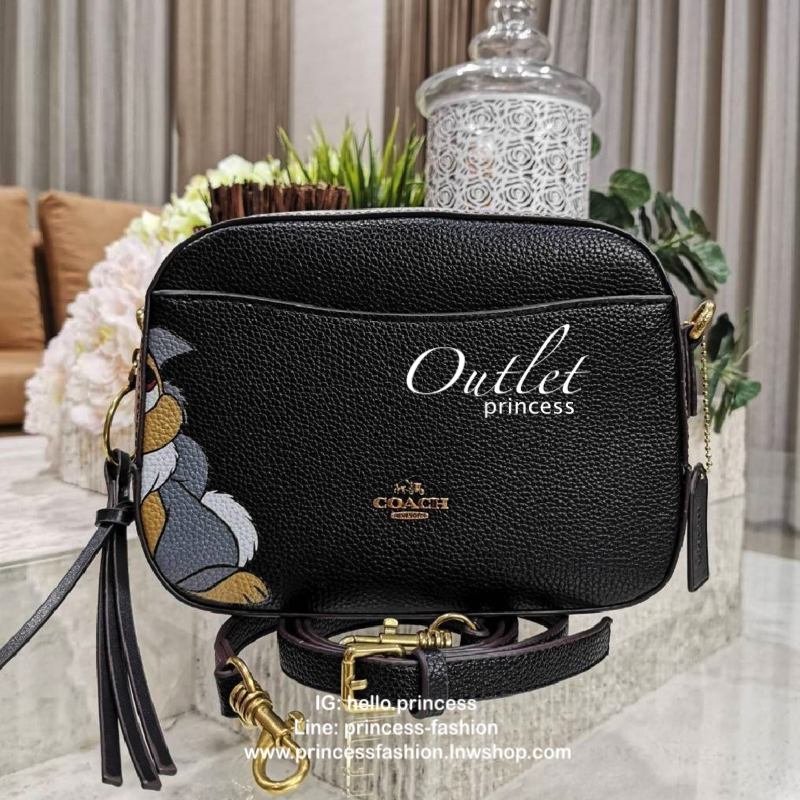 DISNEY X COACH Crossbody Bag 2019 New collection & Limited collection กระเป๋าสะพายขนาดกำลังน่ารัก วางอยู่ทรง วัสดุหนัง ลายตัวการ์ตูน Disney 3 charactors เปิดปิดด้วยซิป ภายในโล่ง ใส่ wallet ยาว มือถือได้ทุกรุ่นมีช่องเล็ก และช่องซิป พร้อมสายสะพายยาว ถอด ปรั