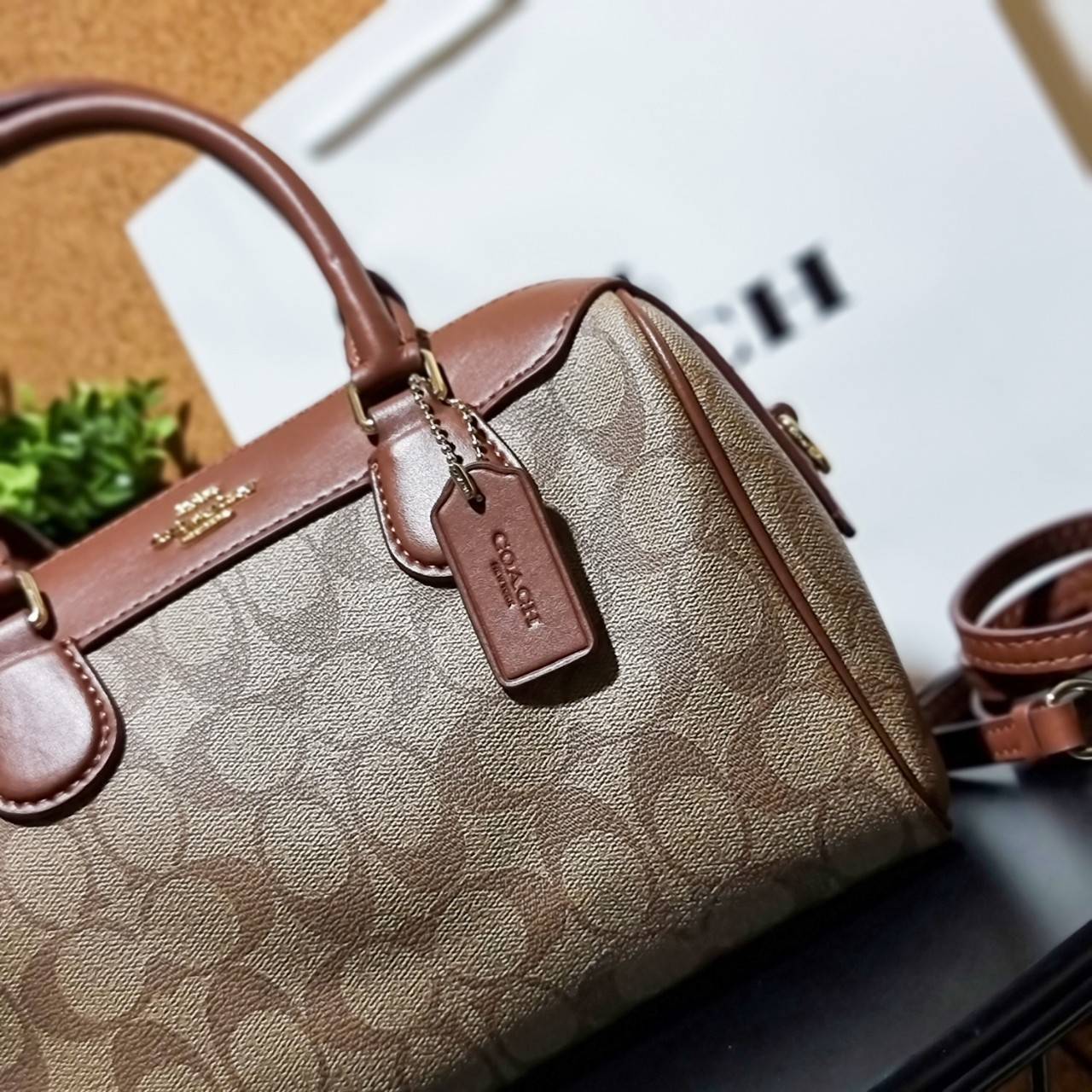 OUTLET ของแท้ 💯% 】COACH F32203 MINI BENNETT SATCHEL IN SIGNATURE CANVAS กลับมาอีกครั้ง!! กับกระเป๋าทรงหมอนยอดฮิต 🥳 มีกี่สีก็ขายหมด วัสดุหนังแคนวาสเคลือบลาย ทรงสวยใช้งานได้ทุกโอกาส