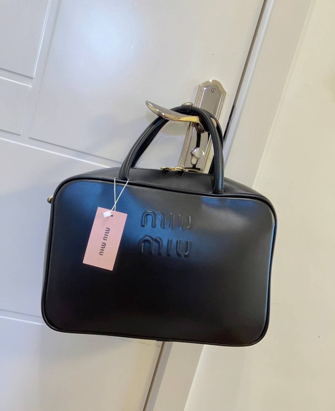MIUMIU Leather top-handle bag / MIUMIU Boston Bag กระเป๋าถือสะพาย เกรดออริ 1:1 ใช้งานต่างประเทศได้