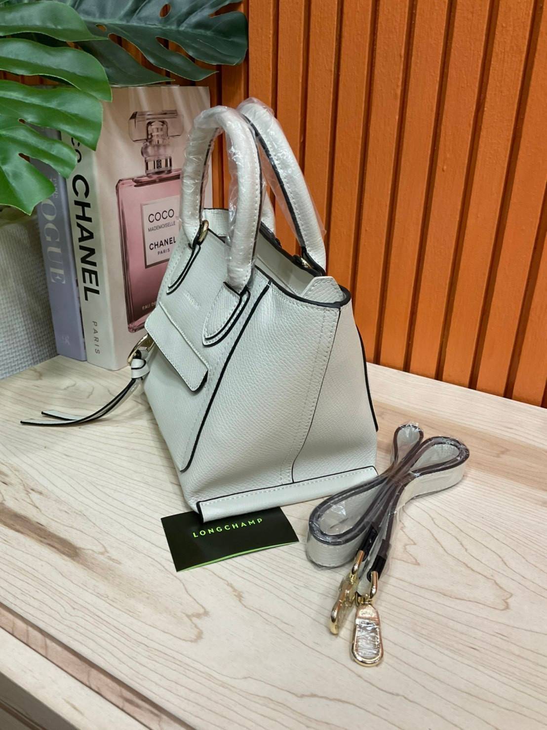 ของแท้ 💯% LONGCHAMP MINI MAILBOX TOP HANDLE BAG กระเป๋าถือ/Crossbody รุ่นหายาก!! รุ่นใหม่ล่าสุด ดีไซน์ด้วยเส้นด้ายที่ดูโฉบเฉี่ยว และ รูปทรงสี่เหลี่ยมคางหมู ทรงสวยโดดเด่น เป็นเอกลักษณ์ของผู้หญิง Longchamp วัสดุ Polyamide & Leather หนังแท้