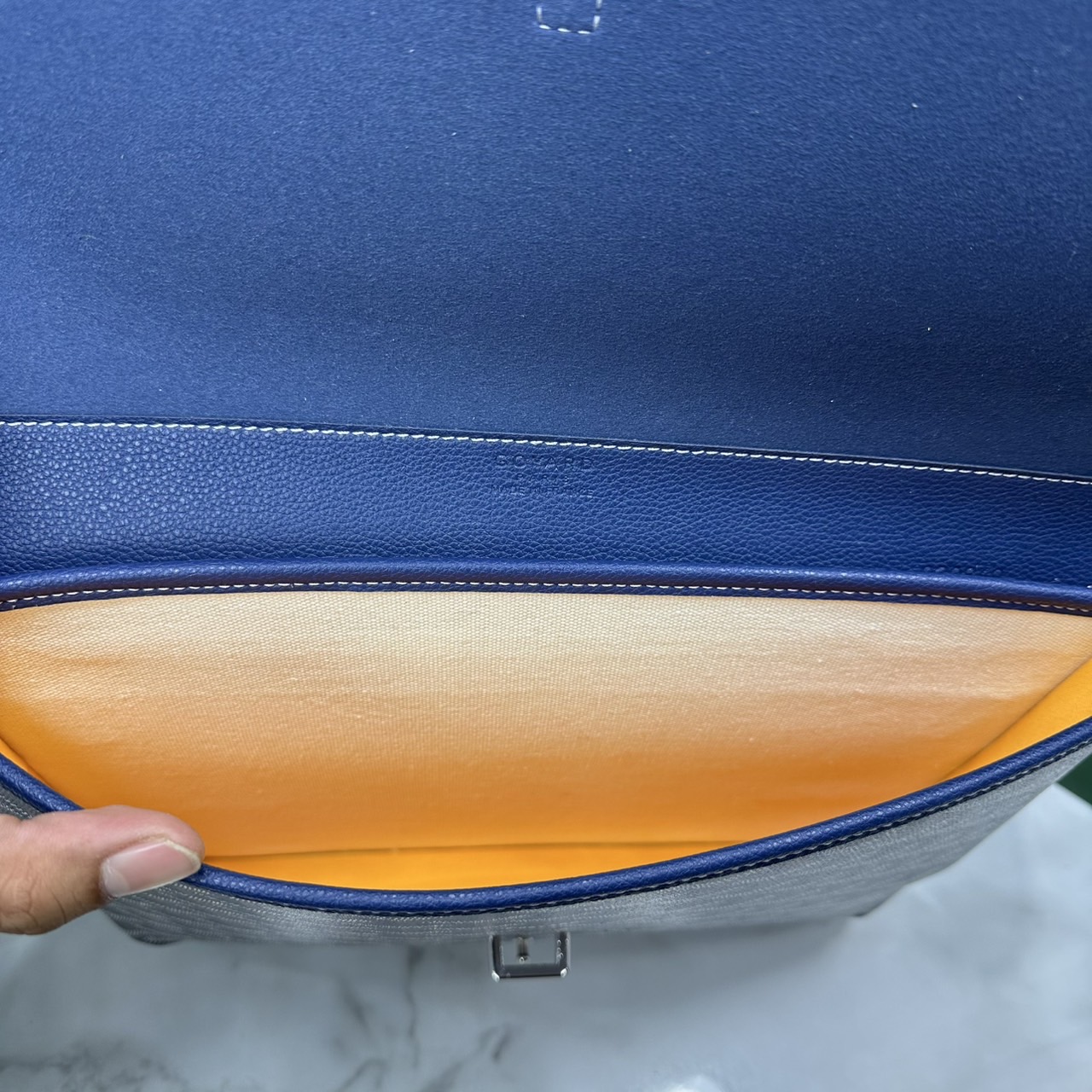 ORI หนังแท้ | Goyard Coursier Messenger bag กระเป๋าแมสเซ็นเจอร์ดีไซน์ใหม่ กะทัดรัดใช้งานได้อย่างคล่องตัว เหมาะมากสำหรับสายสปอร์ต ที่สุดของความหรูตอบโจทย์การใช้งาน ใบจริงสวยงามตามรูปค่ะ