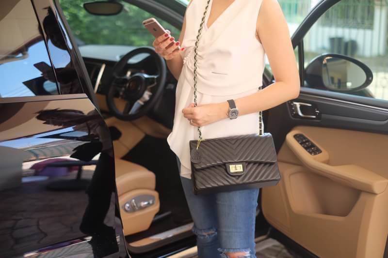 🛍ทางร้าน ได้กระเป๋า จากแบรนด์ KEEP รุ่น KEEP shoulder chevron chain handbag สวย หรู มากๆ เลยน๊า กระเป๋าอยู่ทรง หนังแกะนิ่มมากคะ สายโซ่สะพายสบายคะ สายปรับ สั้น ยาวได้คะ ภายในสีแดง มีช่องใส่ของจิกจิงหลายช่องแบ่งเก็บของเป็นสัดส่วนมากๆคะ ใบจริงสวยมาก