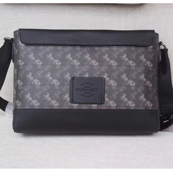 COACH HUDSON MESSENGER WITH HORSE AND CARRIAGE PRINT (COACH 89955) กระเป๋าสะพาย Coach ผู้ชาย ทรงสีเหลี่ยมใส่เอกสาร ใส่ Notebook ใส่Labtop ✅วัสดุแคนวาสลายรถม้า+หนังแท้
