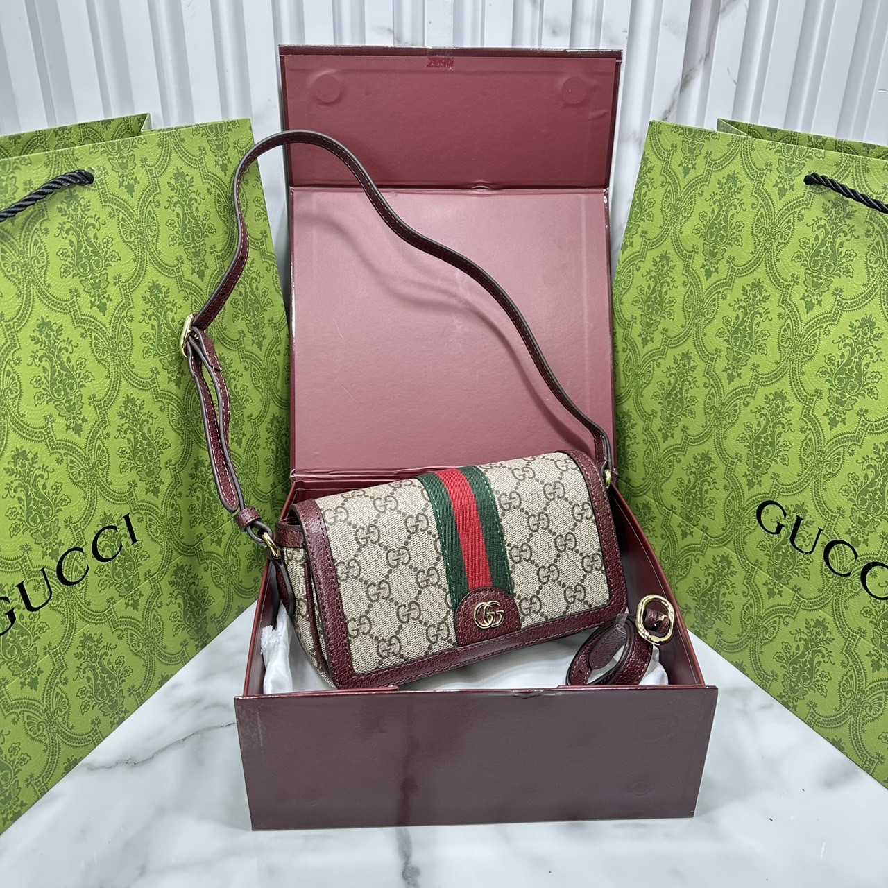 ORI หนังแท้ | Gucci Ophidia mini shoulder bag Monogram Double G / Gucci Crossbody Bag กระเป๋าสะพาย คอลเล็กชั่น Ophidia มอบชีวิตชีวาให้กับมรดกของแบรนด์ด้วยแถบ Web