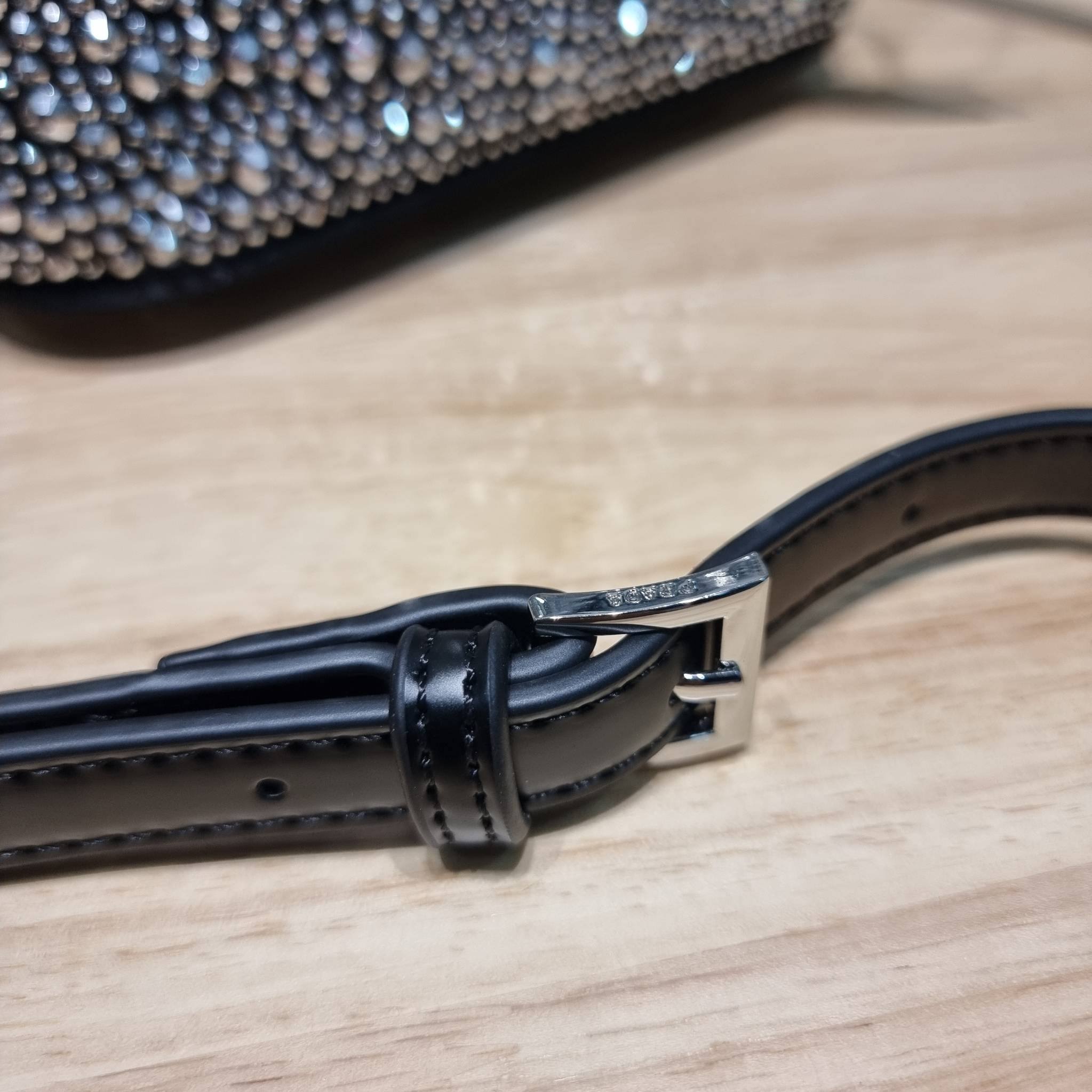 PRADA SMALL PANIER CRYSTAL EMBELLISHED TOTE BAG กระเป๋าสะพายทรงโท้ท ไซส์กำลังสวย หรูหรา โดดเด่น ถือออกงานก็ดูระยิบระยับเล่นแสง ทำให้ดูดีมีราคา มีสายคล้องในตัวและสายสะพายข้าง